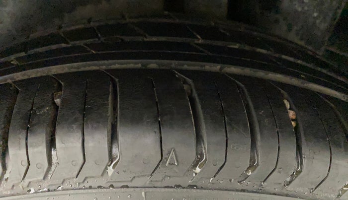 2016 Maruti Ciaz VXI, Petrol, Manual, 99,464 km, Left Rear Tyre Tread
