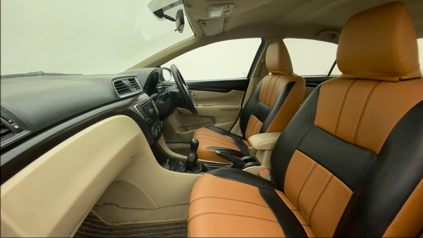 2016 Maruti Ciaz VXI, Petrol, Manual, 99,464 km, Right Side Front Door Cabin