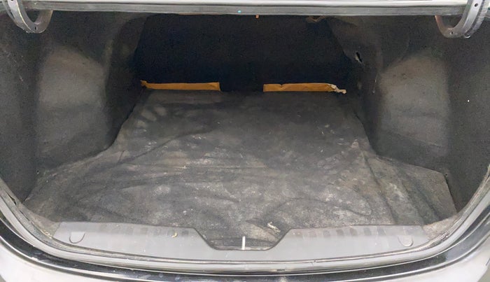 2016 Maruti Ciaz VXI, Petrol, Manual, 99,464 km, Boot Inside