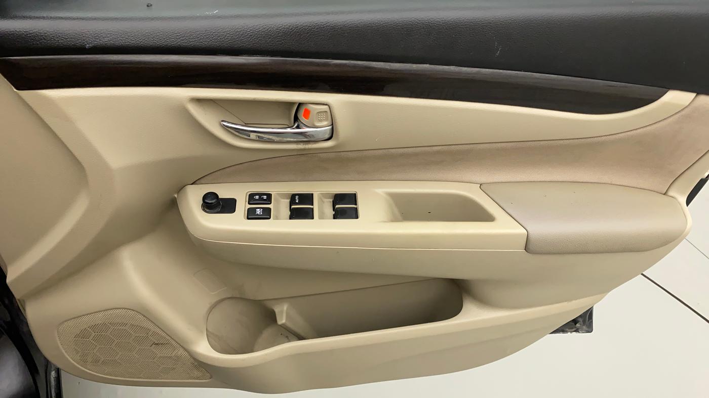 2016 Maruti Ciaz VXI, Petrol, Manual, 99,464 km, Driver Side Door Panels Control
