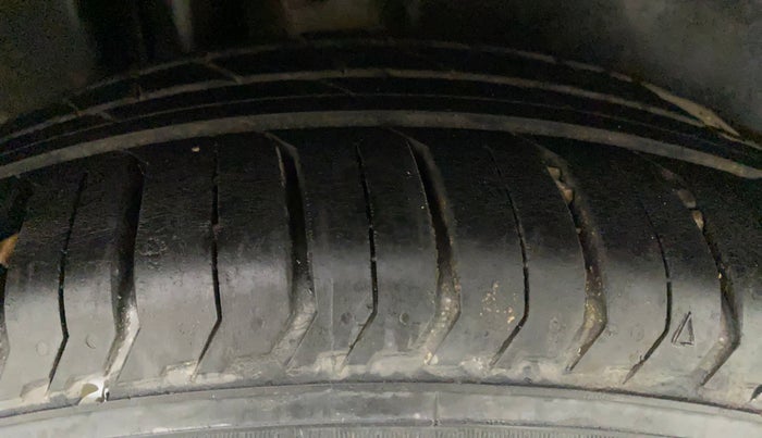 2016 Maruti Ciaz VXI, Petrol, Manual, 99,464 km, Right Rear Tyre Tread