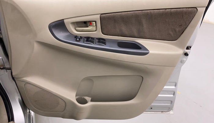 2013 Toyota Innova 2.5 GX 7 STR BS IV, Diesel, Manual, 64,869 km, Driver Side Door Panels Control
