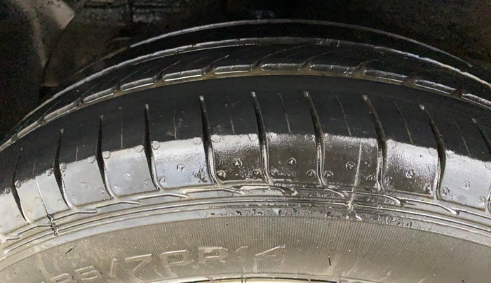 2016 Hyundai Elite i20 MAGNA 1.2, Petrol, Manual, 27,155 km, Right Rear Tyre Tread