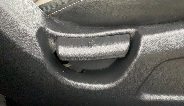 2016 Hyundai Elite i20 MAGNA 1.2, Petrol, Manual, 27,155 km, Driver Side Adjustment Panel