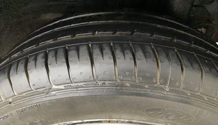 2016 Hyundai Elite i20 MAGNA 1.2, Petrol, Manual, 27,155 km, Left Rear Tyre Tread