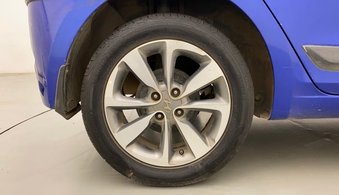 2015 Hyundai Elite i20 ASTA 1.2, Petrol, Manual, 1,02,238 km, Right Rear Wheel