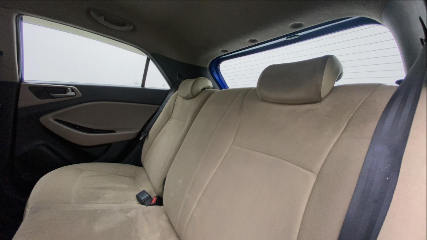 2015 Hyundai Elite i20 ASTA 1.2, Petrol, Manual, 1,02,238 km, Right Side Rear Door Cabin
