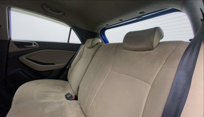 2015 Hyundai Elite i20 ASTA 1.2, Petrol, Manual, 1,02,238 km, Right Side Rear Door Cabin
