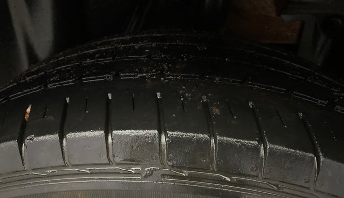 2018 Renault Captur PLATINE DIESEL DUAL TONE, Diesel, Manual, 1,03,432 km, Left Rear Tyre Tread