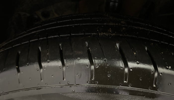 2018 Renault Captur PLATINE DIESEL DUAL TONE, Diesel, Manual, 1,03,432 km, Left Front Tyre Tread