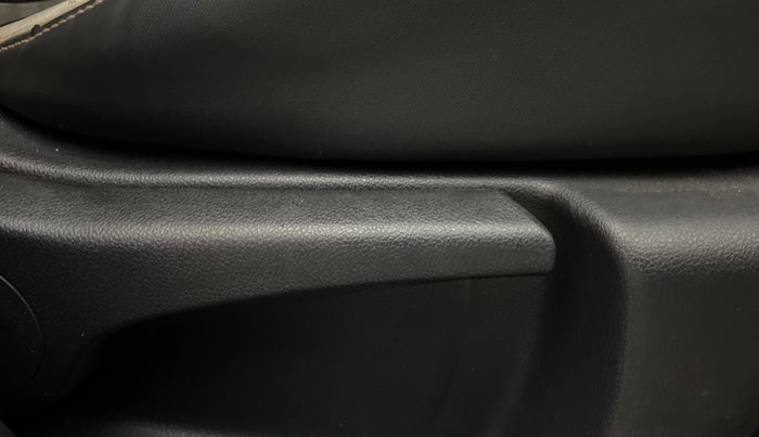 2018 Renault Captur PLATINE DIESEL DUAL TONE, Diesel, Manual, 1,03,432 km, Driver Side Adjustment Panel