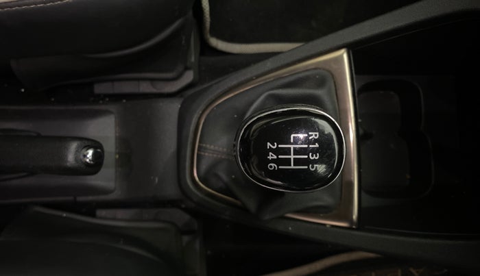 2018 Renault Captur PLATINE DIESEL DUAL TONE, Diesel, Manual, 1,03,432 km, Gear Lever