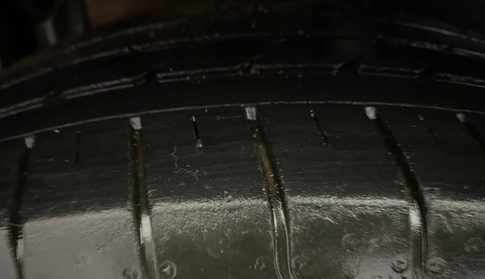 2018 Renault Captur PLATINE DIESEL DUAL TONE, Diesel, Manual, 1,03,432 km, Right Rear Tyre Tread