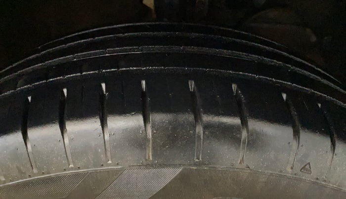 2018 Maruti Baleno DELTA PETROL 1.2, Petrol, Manual, 62,038 km, Right Front Tyre Tread