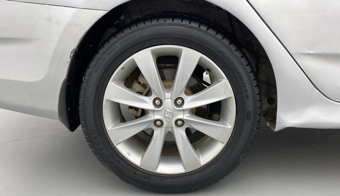 2013 Hyundai Verna FLUIDIC 1.6 VTVT SX, Petrol, Manual, 1,11,053 km, Right Rear Wheel