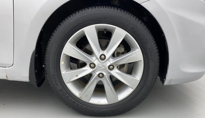 2013 Hyundai Verna FLUIDIC 1.6 VTVT SX, Petrol, Manual, 1,11,053 km, Right Front Wheel