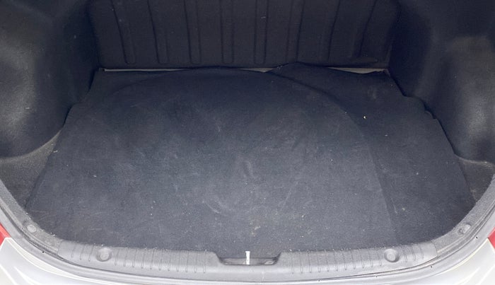 2013 Hyundai Verna FLUIDIC 1.6 VTVT SX, Petrol, Manual, 1,11,053 km, Boot Inside