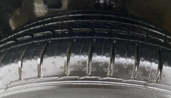 2013 Hyundai Verna FLUIDIC 1.6 VTVT SX, Petrol, Manual, 1,11,053 km, Left Front Tyre Tread