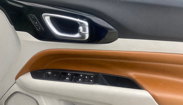 2021 Jeep Compass LIMITED (O) 1.4 PETROL DCT, Petrol, Automatic, 25,619 km, Driver Side Door Panels Control