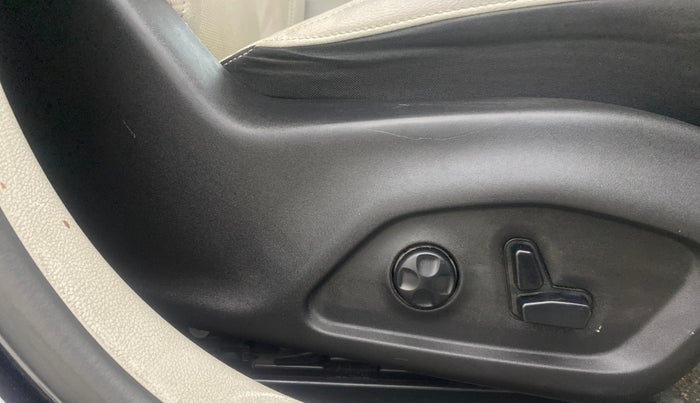 2021 Jeep Compass LIMITED (O) 1.4 PETROL DCT, Petrol, Automatic, 25,619 km, Driver Side Adjustment Panel