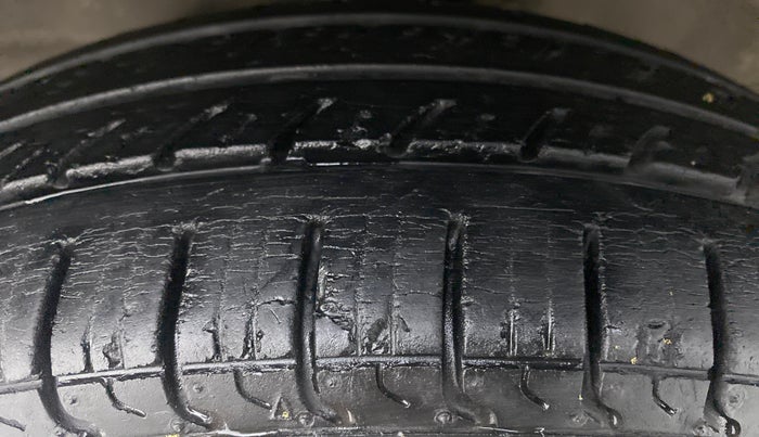 2014 Maruti Wagon R 1.0 LXI CNG, CNG, Manual, 99,974 km, Left Front Tyre Tread