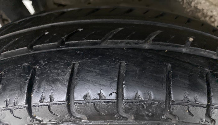 2014 Maruti Wagon R 1.0 LXI CNG, CNG, Manual, 99,974 km, Right Rear Tyre Tread