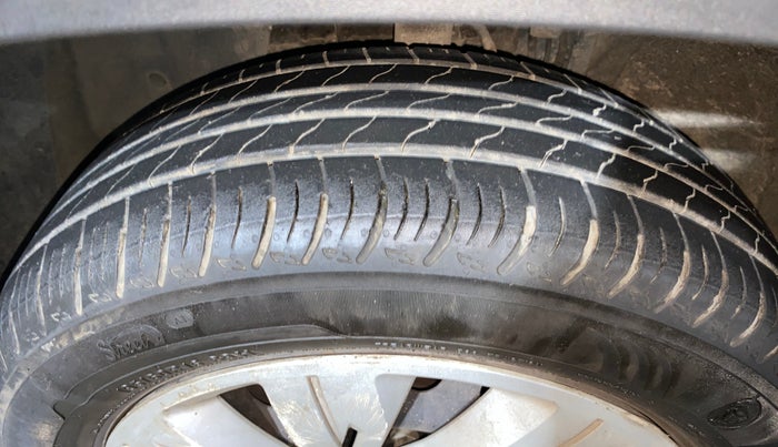 2021 Renault Kiger RXL MT, Petrol, Manual, 10,990 km, Left Front Tyre Tread