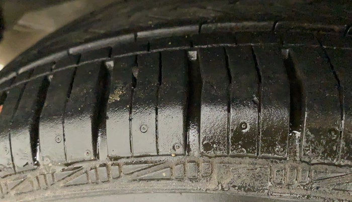 2013 Honda Amaze 1.2L I-VTEC VX AT, Petrol, Automatic, 77,130 km, Right Rear Tyre Tread