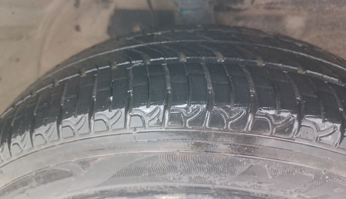 2015 Maruti Wagon R 1.0 VXI, Petrol, Manual, 98,132 km, Right Front Tyre Tread