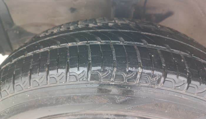 2015 Maruti Wagon R 1.0 VXI, Petrol, Manual, 98,132 km, Left Front Tyre Tread