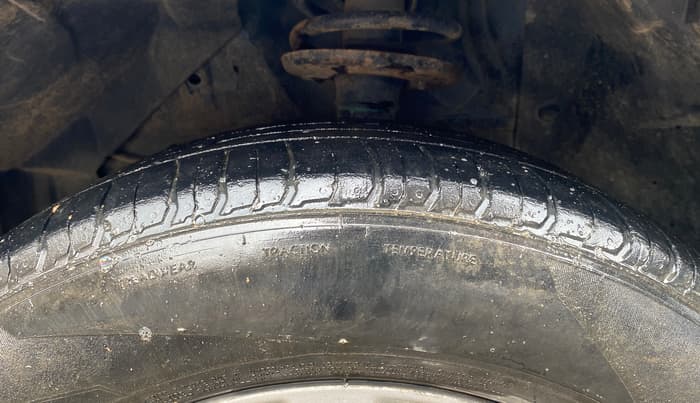 2016 Maruti Vitara Brezza ZDI, Diesel, Manual, 73,581 km, Left Front Tyre Tread