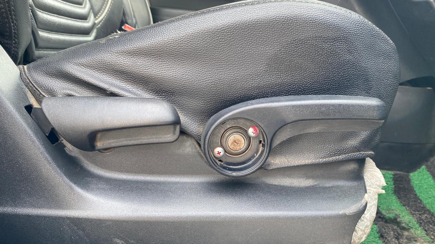 2016 Maruti Vitara Brezza ZDI, Diesel, Manual, 73,581 km, Driver Side Adjustment Panel