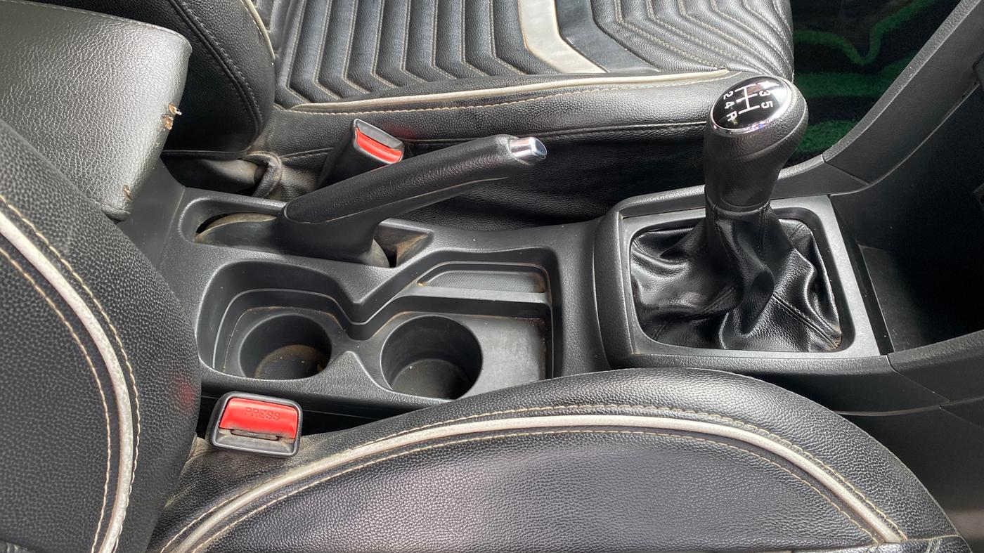 2016 Maruti Vitara Brezza ZDI, Diesel, Manual, 73,581 km, Gear Lever