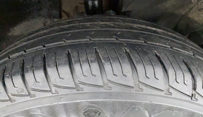 2017 Renault Duster RXS 85 PS, Diesel, Manual, 96,421 km, Right Front Tyre Tread