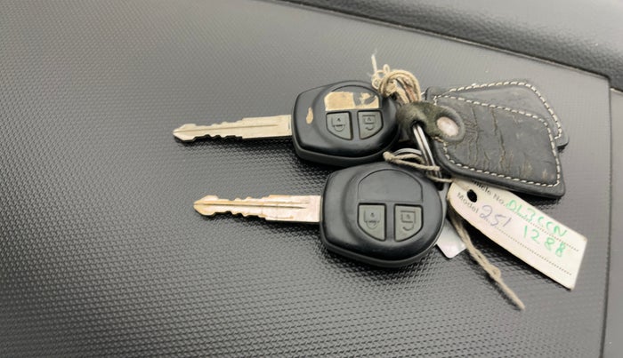 2017 Maruti Swift LXI (O), Petrol, Manual, 54,121 km, Key Close Up