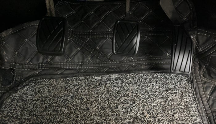 2017 Maruti Swift LXI (O), Petrol, Manual, 54,121 km, Pedals