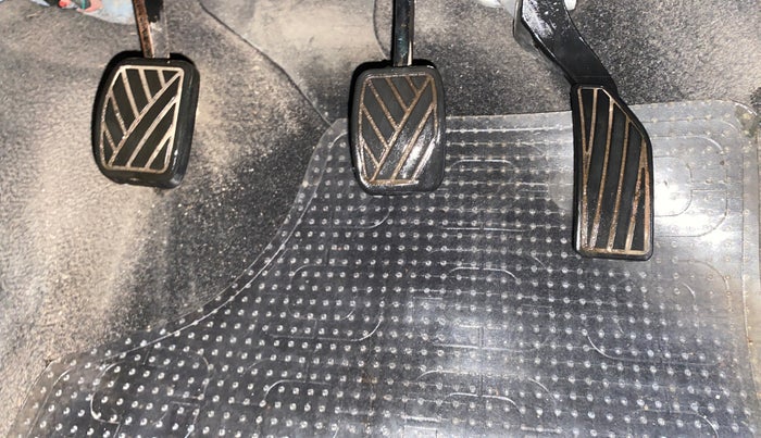 2014 Maruti Swift VXI, Petrol, Manual, 40,974 km, Pedals