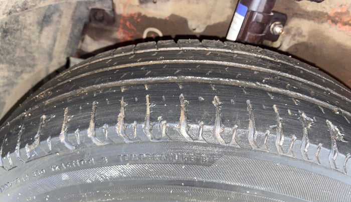 2014 Maruti Swift VXI, Petrol, Manual, 40,974 km, Left Front Tyre Tread
