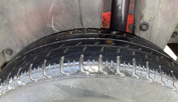 2014 Maruti Swift VXI, Petrol, Manual, 40,974 km, Left Rear Tyre Tread