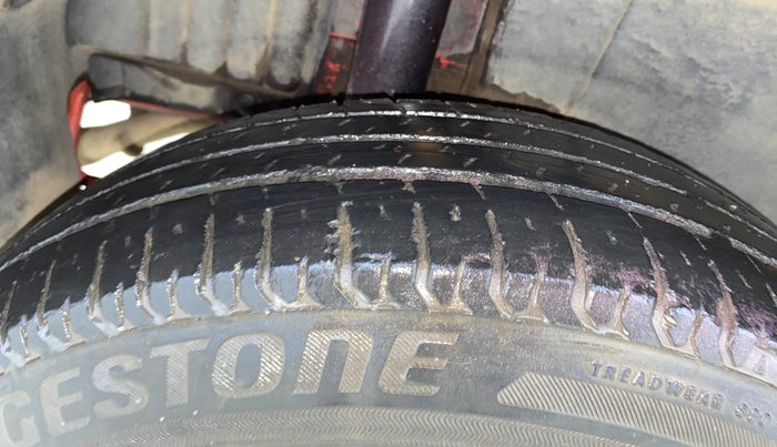 2014 Maruti Swift VXI, Petrol, Manual, 40,974 km, Right Rear Tyre Tread