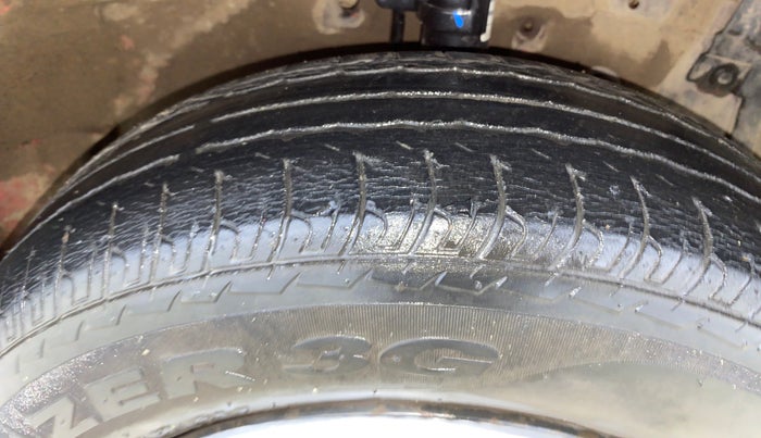2014 Maruti Swift VXI, Petrol, Manual, 40,974 km, Right Front Tyre Tread
