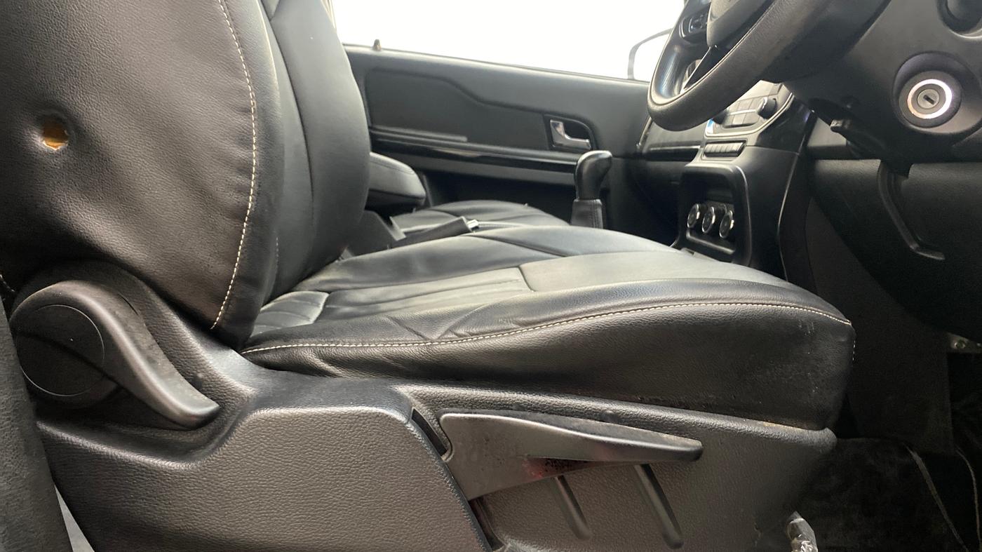 2017 Tata Hexa XE 4X2 6 STR, Diesel, Manual, 1,01,325 km, Driver Side Adjustment Panel
