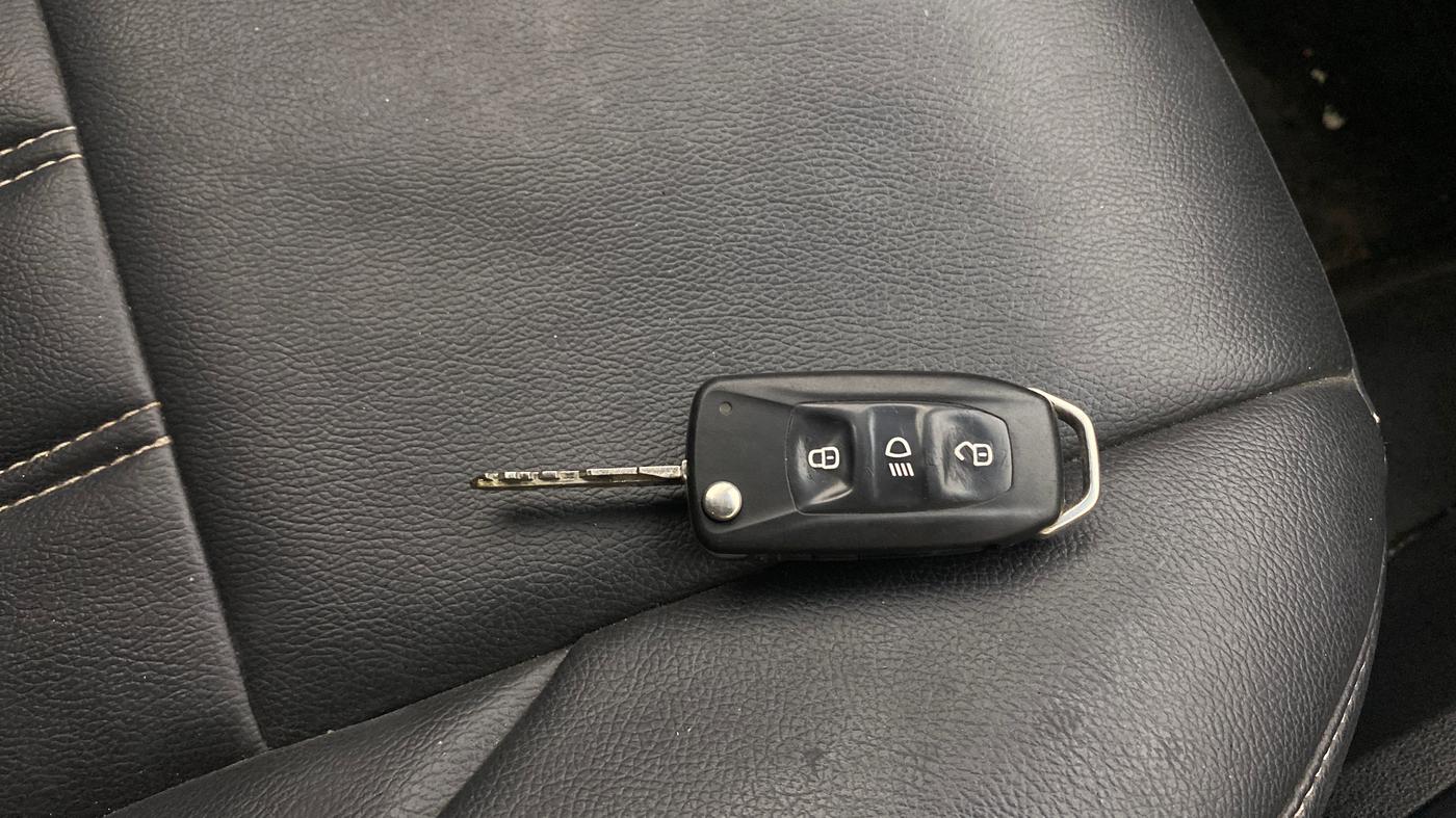 2017 Tata Hexa XE 4X2 6 STR, Diesel, Manual, 1,01,325 km, Key Close Up