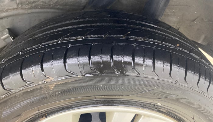 2021 Honda Amaze 1.2L I-VTEC S, Petrol, Manual, 1,04,006 km, Left Rear Tyre Tread