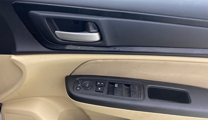 2021 Honda Amaze 1.2L I-VTEC S, Petrol, Manual, 1,04,006 km, Driver Side Door Panels Control