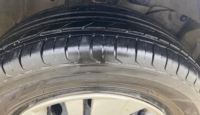 2021 Honda Amaze 1.2L I-VTEC S, Petrol, Manual, 1,04,006 km, Right Front Tyre Tread