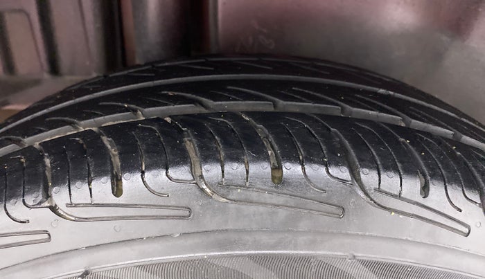 2015 Maruti Swift Dzire VDI ABS, Diesel, Manual, 69,246 km, Right Rear Tyre Tread