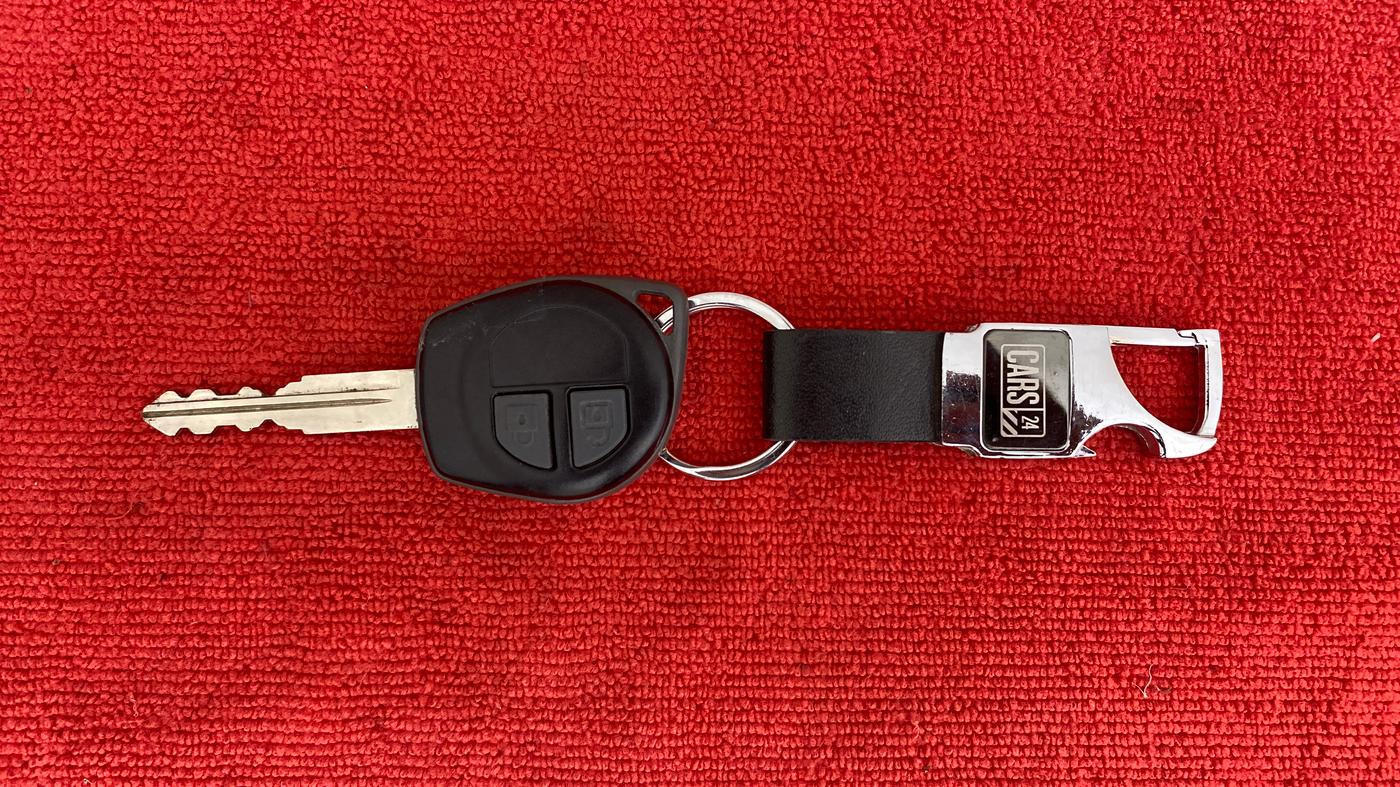 2015 Maruti Swift Dzire VDI ABS, Diesel, Manual, 69,246 km, Key Close Up