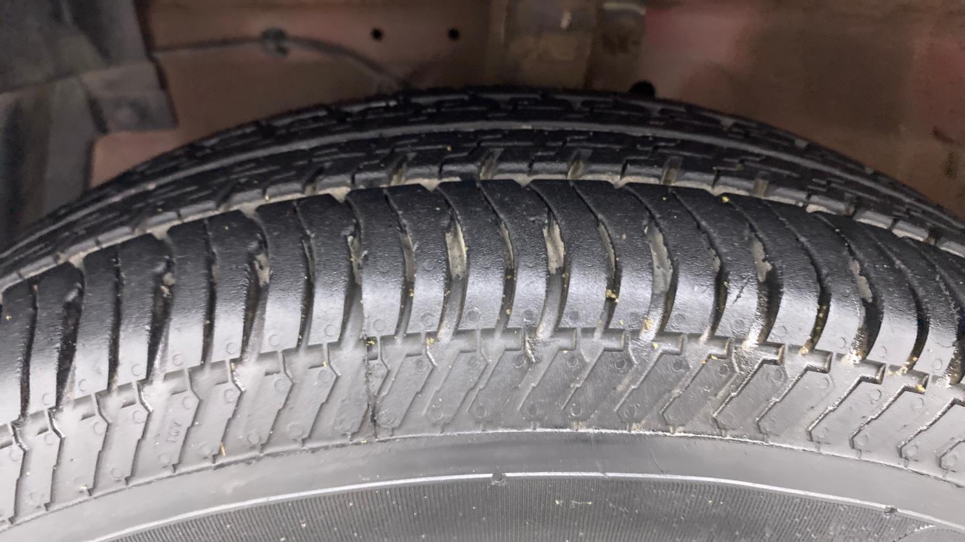 2015 Maruti Swift Dzire VDI ABS, Diesel, Manual, 69,246 km, Left Front Tyre Tread