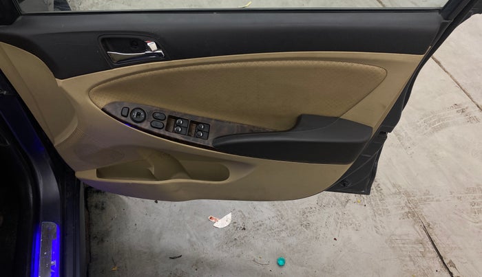 2014 Hyundai Verna FLUIDIC 1.6 CRDI SX AT, Diesel, Automatic, 99,487 km, Driver Side Door Panels Control